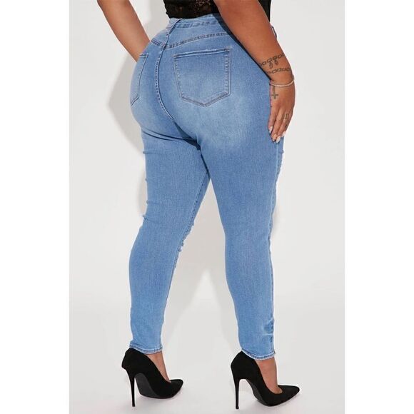 NWT Fashion Nova Sneaking Out Stretch Skinny Jeans - Medium Wash, Size 13 - Picture 3 of 16